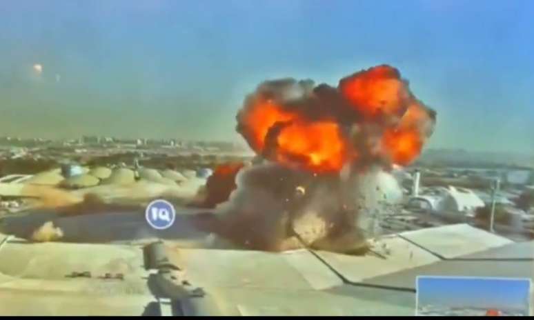 V&iacute;deo mostra momento em que drone explode ap&oacute;s atingir aeroporto no Kuwait.