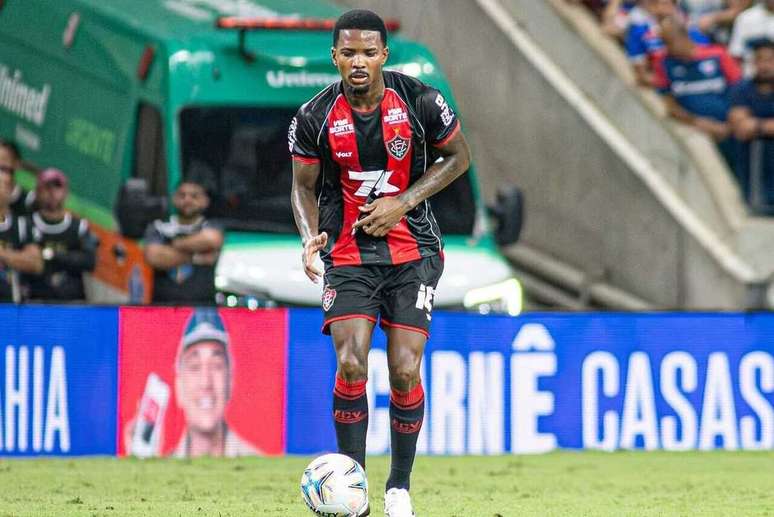 Cac&aacute; chegou ao Vit&oacute;ria nesta temporada &ndash;