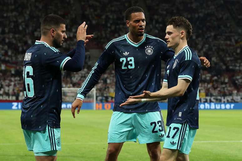 Wirtz celebrando um dos gols da Alemanha sobre a Finl&acirc;ndia (Photo by Alexander Hassenstein/Getty Images)