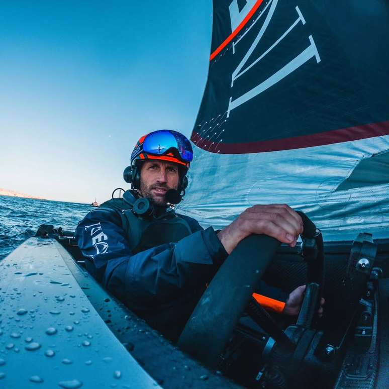 Ben Ainslie, l&iacute;der da INEOS Britannia na America&rsquo;s Cup em parceria com a equipe de F1 Mercedes 