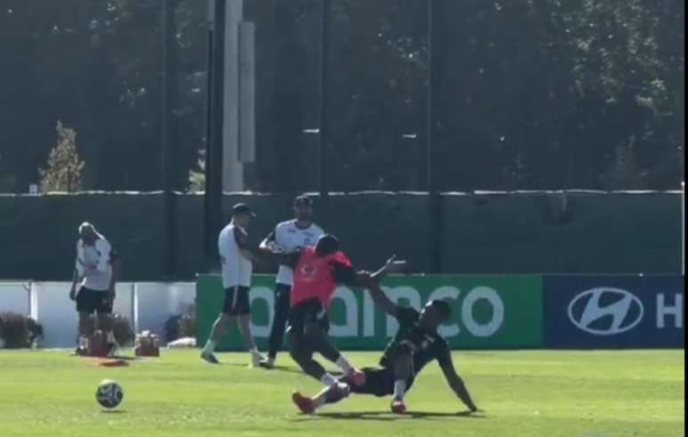 Casemiro levou Endrick ao ch&atilde;o em um carrinho, na &uacute;ltima quarta (3) &ndash;