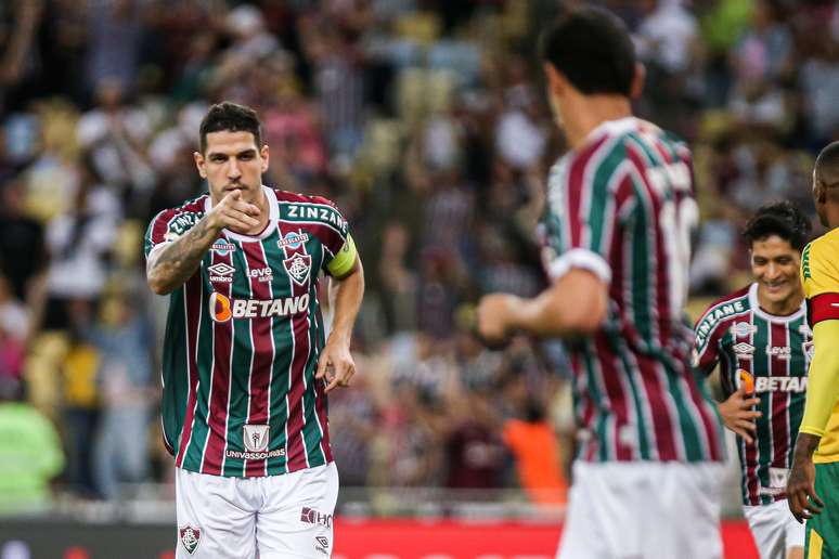 Nino (&agrave; esquerda) pelo Fluminense (