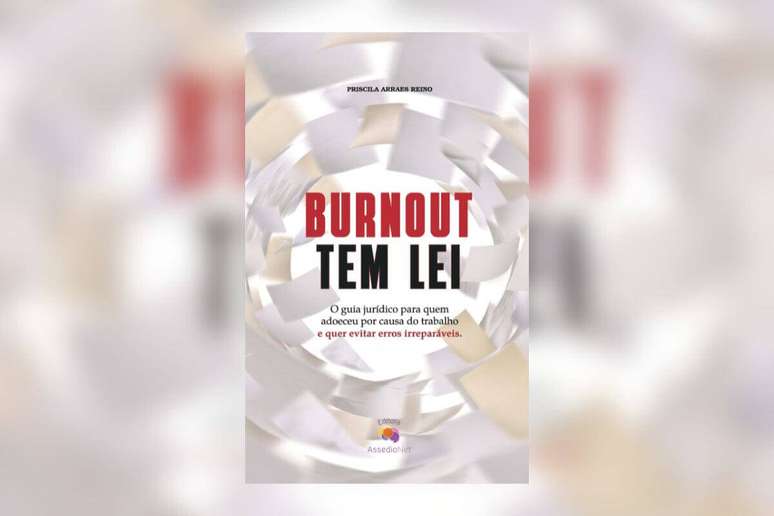 Capa de livro branca com espiral de folhas e t&iacute;tulo e nome do autor em vermelho e preto
