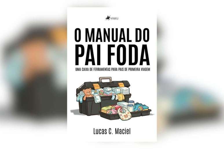Capa de livro branca com t&iacute;tulo e nome do autor em preto e ilustra&ccedil;&atilde;o de uma mala cheio de coisas para crian&ccedil;as