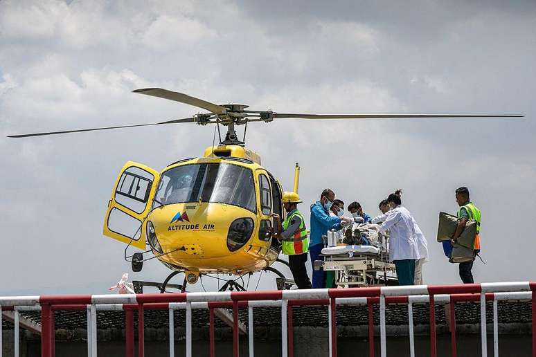 O guia foi levado para um hospital em Katmandu, onde se recupera de congelamento e desidrata&ccedil;&atilde;o