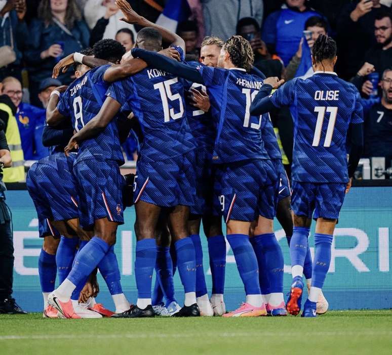 Fran&ccedil;a comemora gol durante amistoso Pr&eacute;-Copa 