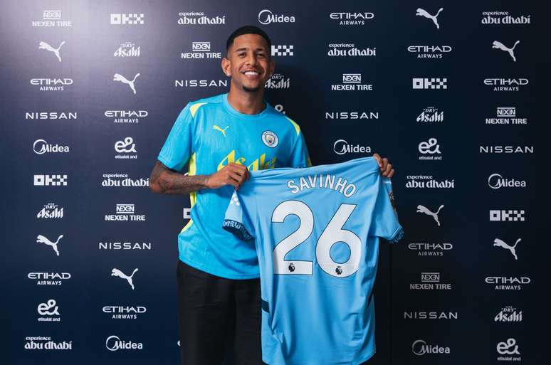 Savinho durante apresenta&ccedil;&atilde;o no Manchester City 