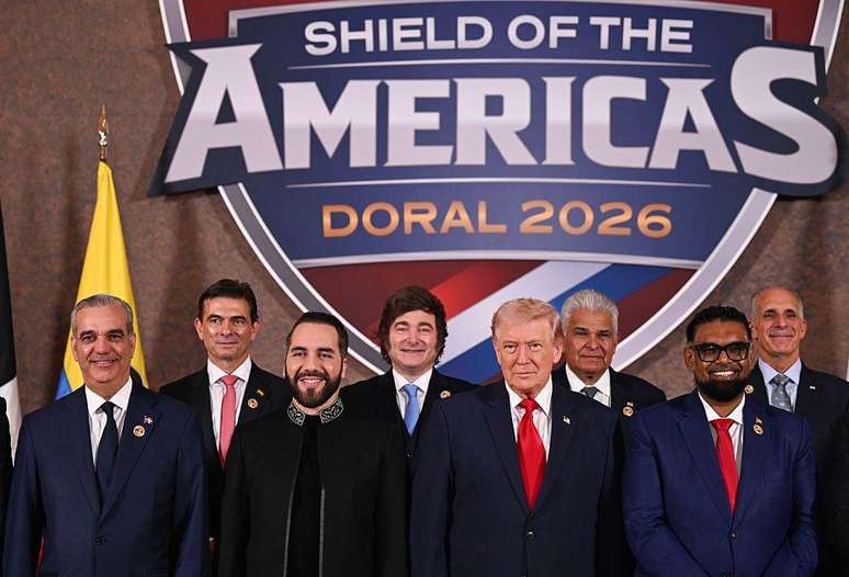 Trump promoveu em mar&ccedil;o o evento "C&uacute;pula Escudo das Am&eacute;ricas", encontro com chefes de Estado de pa&iacute;ses aliados na regi&atilde;o, com figuras como Bukele e Milei