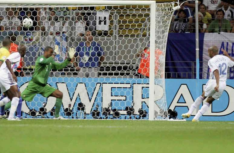 Henry marcou o gol que decretou a elimina&ccedil;&atilde;o brasileira &ndash;