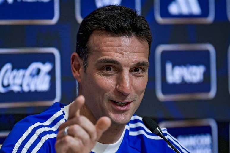 Scaloni em entrevista coletiva &ndash;