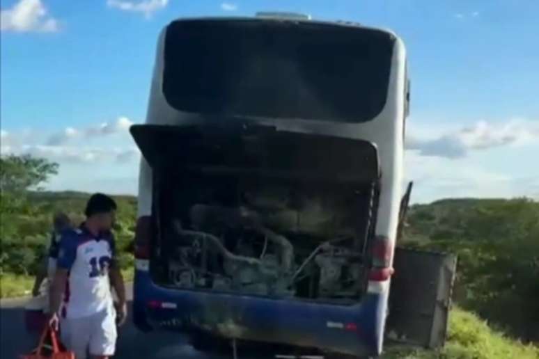 &Ocirc;nibus com torcedores do Fortaleza sofre princ&iacute;pio de inc&ecirc;ndio durante viagem para final da Copa do Nordeste &ndash;