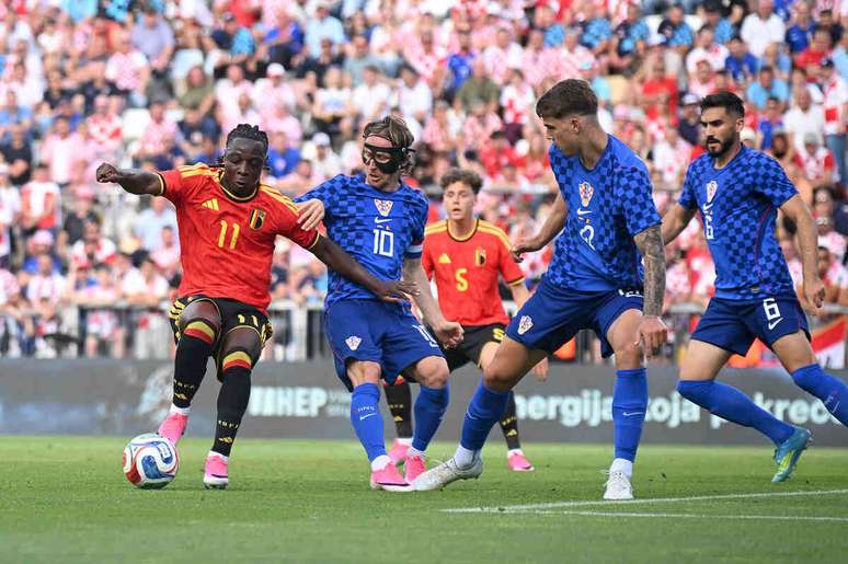 Luka Modric em campo pela Cro&aacute;cia no amistoso diante da B&eacute;lgica. (Photo by Jurij Kodrun/Getty Images)