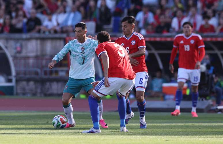 Cristiano Ronaldo busca superar marca&ccedil;&atilde;o dos chilenos Maripan e Pizarro &ndash;