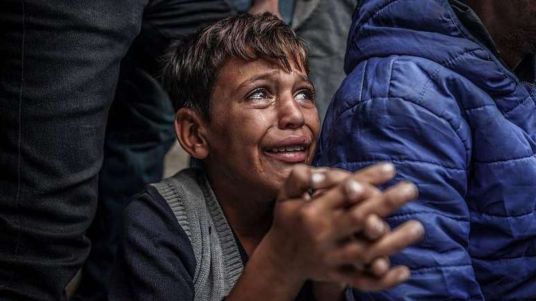 Katrin Glatz Brubakk afirma que, ao se depararem com um trauma, algumas crian&ccedil;as reagem se isolando