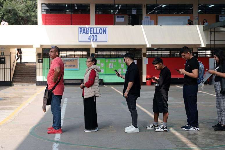 Peruanos voltam &agrave;s urnas neste domingo para escolher seu novo presidente