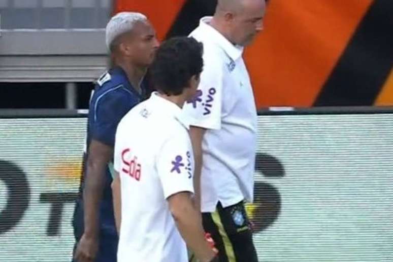 Wesley ao lado do m&eacute;dico da Sele&ccedil;&atilde;o Brasileira &ndash;