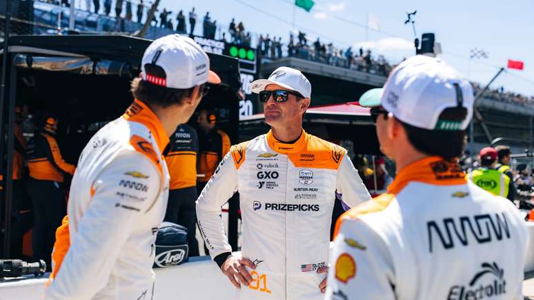 Ryan Hunter-Reay (centro) na Indy 500 de 2026