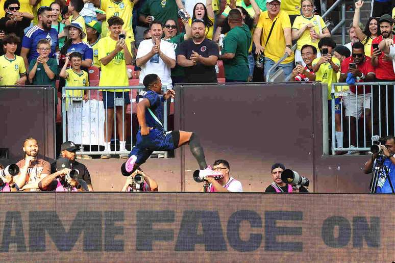 Endrick comemora gol pela Sele&ccedil;&atilde;o &ndash;