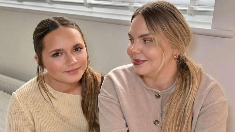 Sophie, m&atilde;e de Ellie-May, diz que verifica os ingredientes dos produtos usados pela filha.