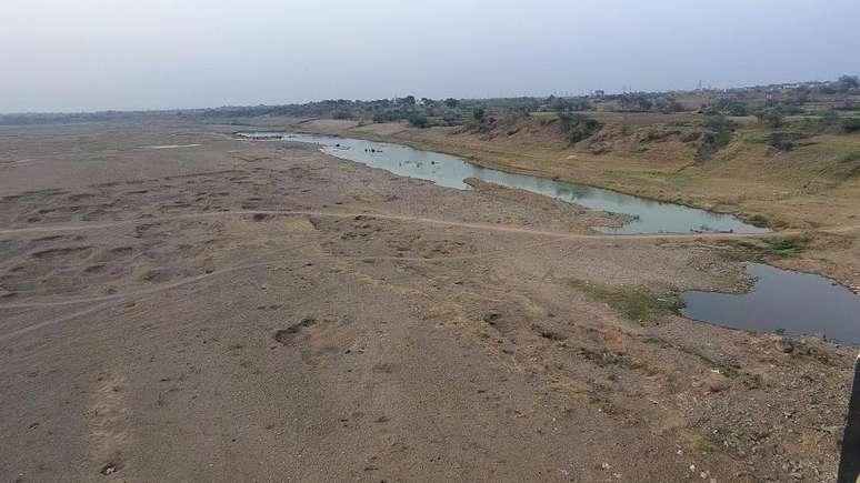 A extra&ccedil;&atilde;o de areia e o esgotamento das &aacute;guas subterr&acirc;neas enfraqueceram a capacidade do rio Ken de refrescar a paisagem ao redor.
