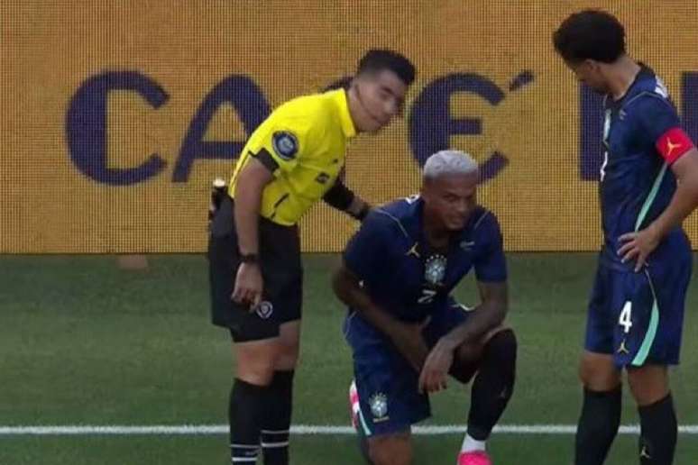 Wesley sentiu les&atilde;o no primeiro tempo e passar&aacute; por exames para saber se seguir&aacute; no grupo para a Copa &ndash;