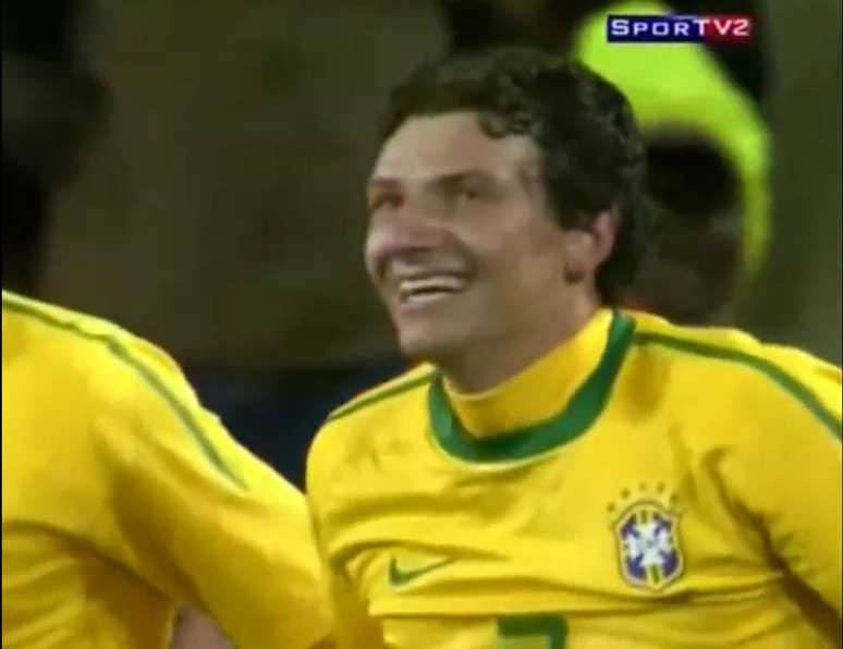 Elano se destacou como principal jogador do Brasil, mas se lesionou na segunda partida &ndash;