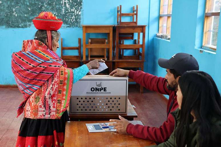 Peruanos elegem seu nono presidente em uma d&eacute;cada