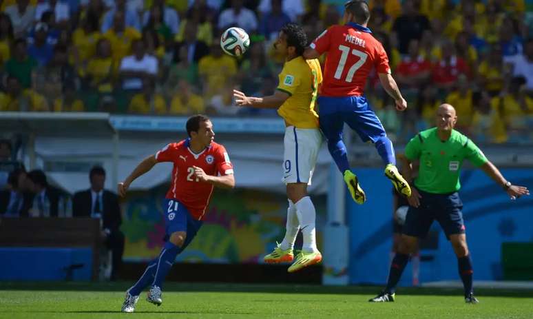 Sele&ccedil;&atilde;o viveu drama para eliminar o Chile &ndash;