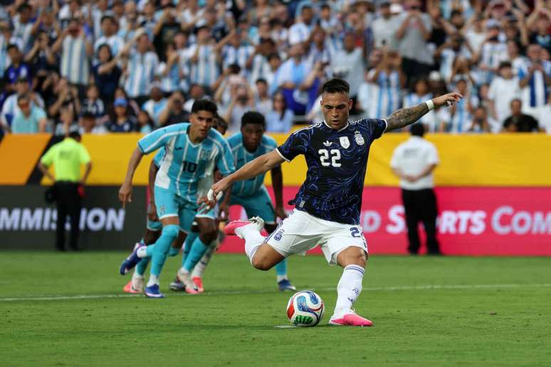COLLEGE STATION, TEXAS &ndash; JUNE 06: Lautaro Martinez of Argentina scores his team&rsquo;s first goal from the penalty spot during the international friendly match between Argentina and Honduras at Kyle Field on June 06, 2026 in College Station, Texas. (Photo by Tim Warner/Getty Images)