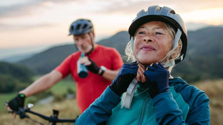 A terapia de reposi&ccedil;&atilde;o hormonal (TRH) &eacute; um tratamento usado para aliviar os sintomas da menopausa por meio da reposi&ccedil;&atilde;o dos horm&ocirc;nios estrog&ecirc;nio e progesterona, cujos n&iacute;veis caem &agrave; medida que as mulheres se aproximam da menopausa