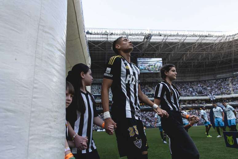 Falta de espa&ccedil;o no Galo aumenta d&uacute;vidas sobre perman&ecirc;ncia ap&oacute;s a Copa do Mundo &ndash;