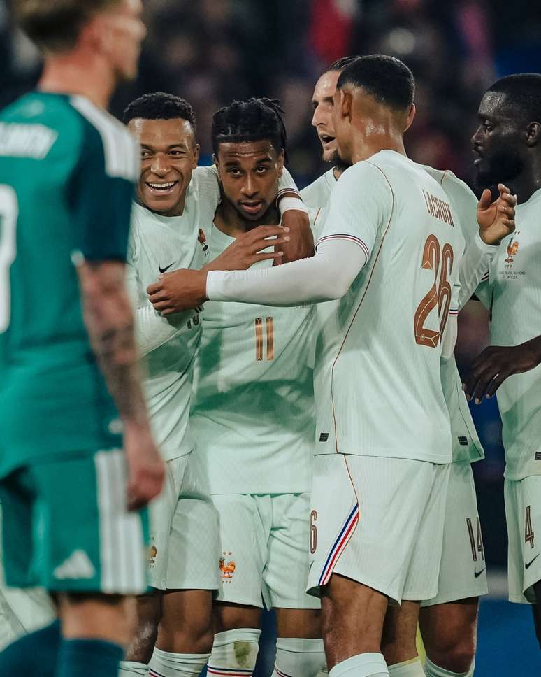Jogadores da Fran&ccedil;a comemorando o segundo gol de Olise (Divulga&ccedil;&atilde;o/Equipe de France)