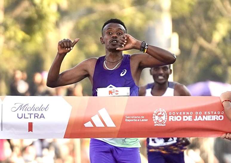 Prova masculino ficou a um segundo do melhor tempo de maratona em solo brasileiro (Foto: Fernanda Paradizo)