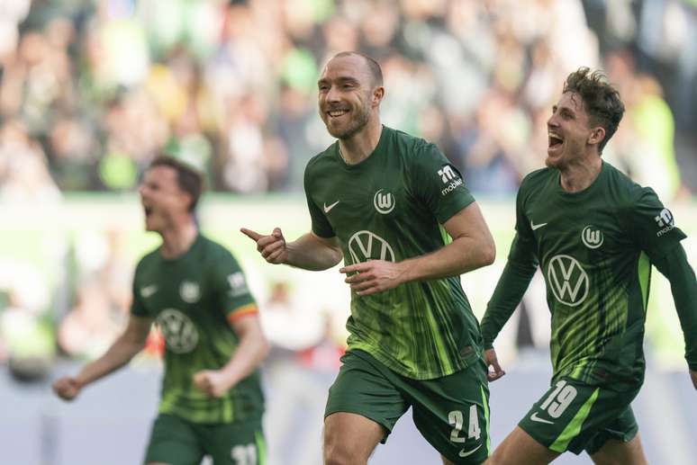 Eriksen comemorando um gol do Wolfsburg 