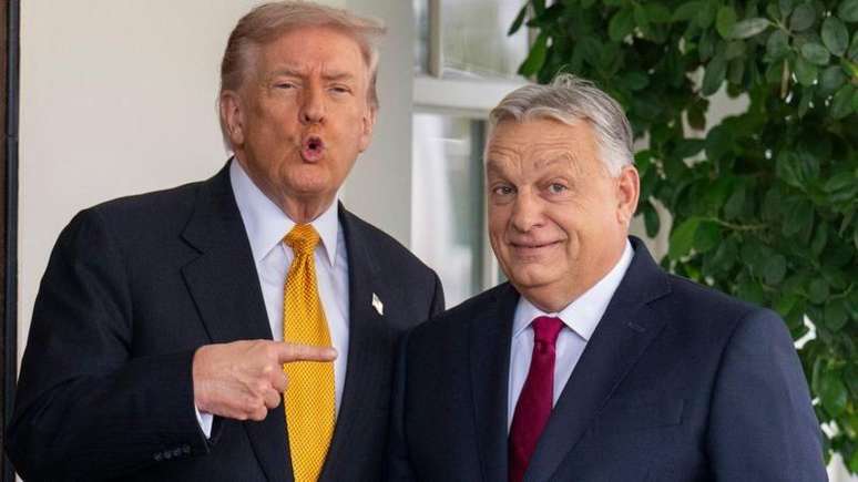 O presidente americano Donald Trump e o ex-l&iacute;der h&uacute;ngaro Viktor Orb&aacute;n, &agrave; direita