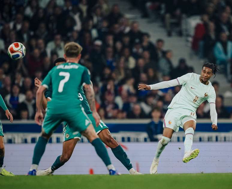 Olise completando o hat-trick (Divulga&ccedil;&atilde;o/Equipe de France)