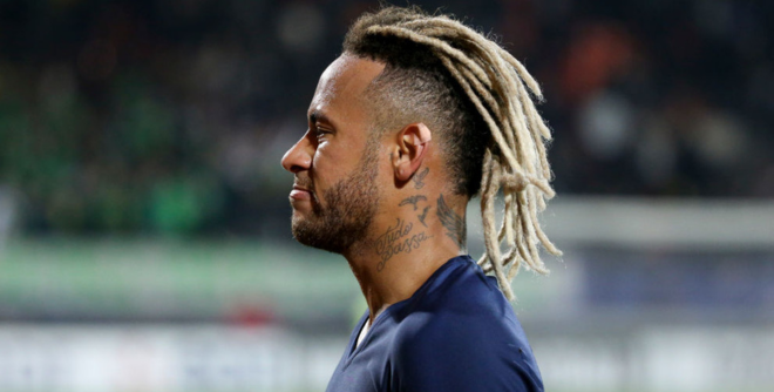 Craque escolheu dreadlocks em uma partida em 2019