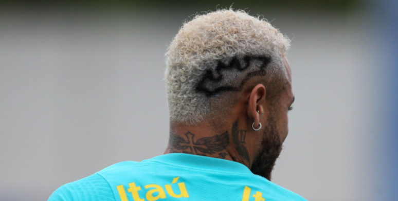 Detalhe no cabelo de Neymar Jr.