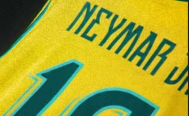 Neymar postou v&iacute;deo reverenciando os craques da camisa 10 do Brasil