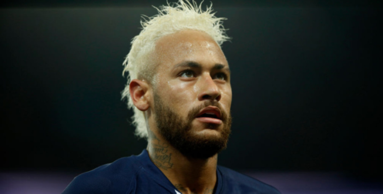 Cabelo platinado enquanto Neymar jogava no PSG em 2020