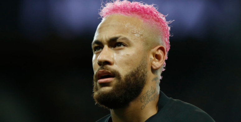 Craque j&aacute; teve o cabelo rosa