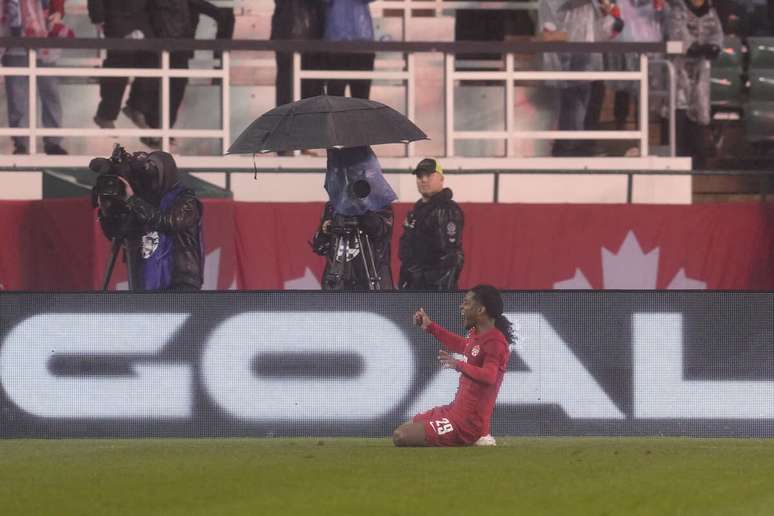 Jayden Nelson em campo pela sele&ccedil;&atilde;o do Canad&aacute; (Photo by Jeff Vinnick/Getty Images)