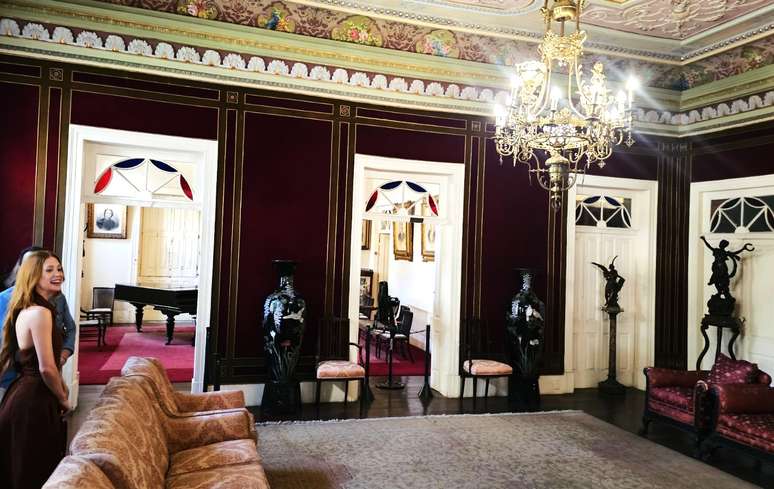 Marina Ruy Barbosa e os pais Paulo e Giconda na casa museu de Rui Barbosa 