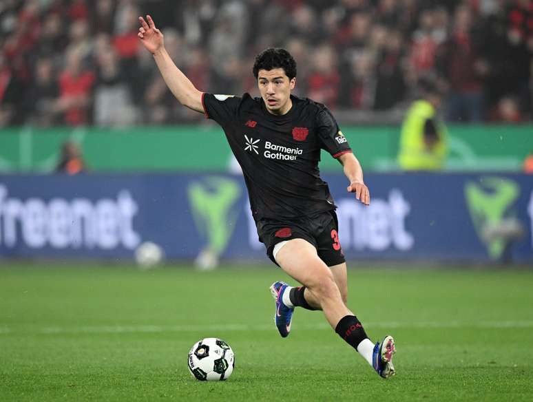 Ibrahim Maza, meia argelino, em partida pelo Bayer Leverkusen &ndash; 