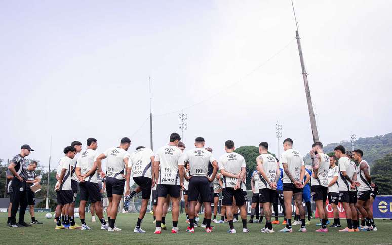 Elenco do Santos no CT Rei Pel&eacute; &ndash;