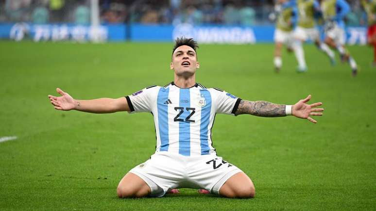 O atacante Lautaro Mart&iacute;nez, da Inter de Mil&atilde;o, fez parte da sele&ccedil;&atilde;o argentina campe&atilde; da Copa do Mundo FIFA de 2022, no Catar