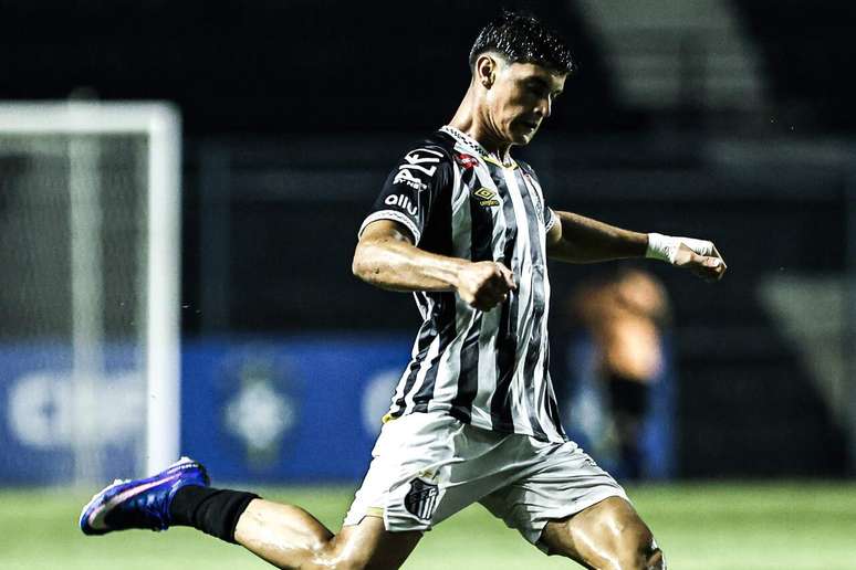 Com o contrato renovado, atleta fica ao dispor do t&eacute;cnico Cuca &ndash;