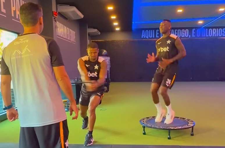 J&uacute;nior Santos e Patrick de Paula realizam trabalhos f&iacute;sicos em reapresenta&ccedil;&atilde;o antecipada &ndash;