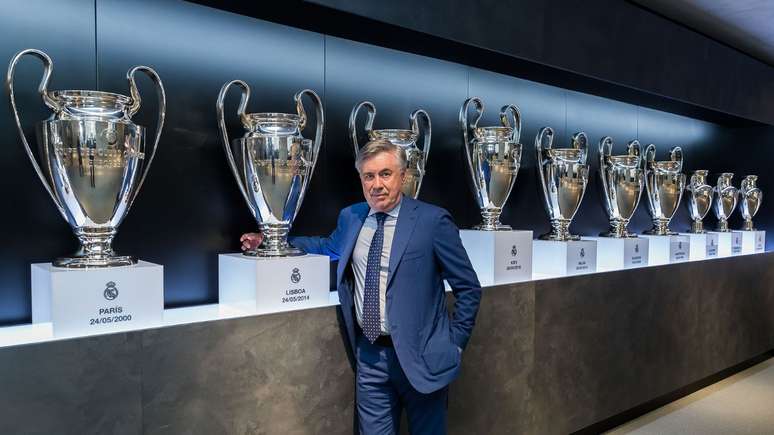 Ancelotti com ta&ccedil;as pelo Real Madrid