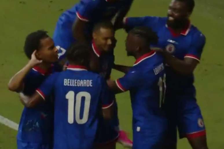 Haiti precisar&aacute; realizar mudan&ccedil;as na camisa para jogar a Copa do Mundo &ndash;
